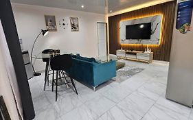 Luxurious One Bedroom Apartment